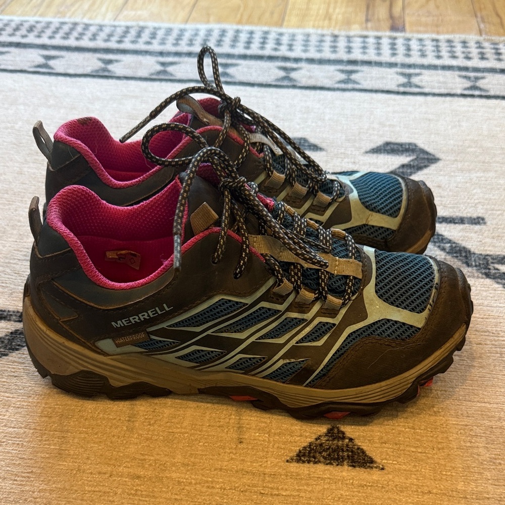 Merrell Women's Black and Blue Athletic Shoes